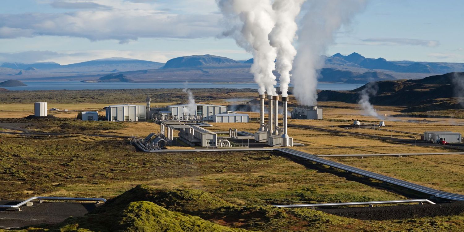 Nesjavellir geothermal power station in Iceland with steam rising from its plant buildings