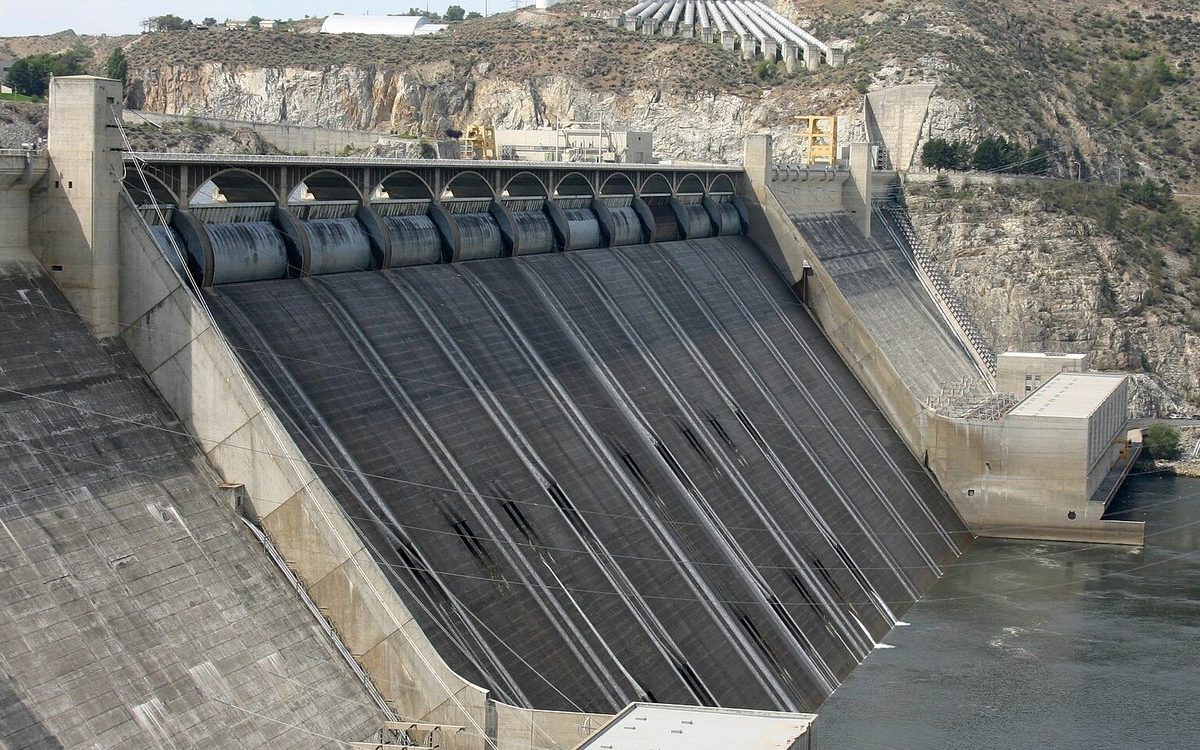 The spillway and powerhouse of Grand Coulee Dam on the Columbia River in Washington