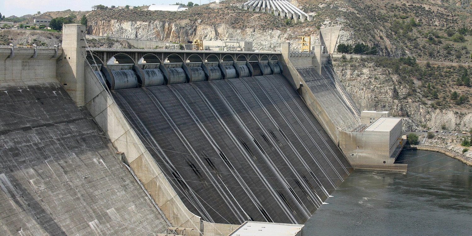 The spillway and powerhouse of Grand Coulee Dam on the Columbia River in Washington